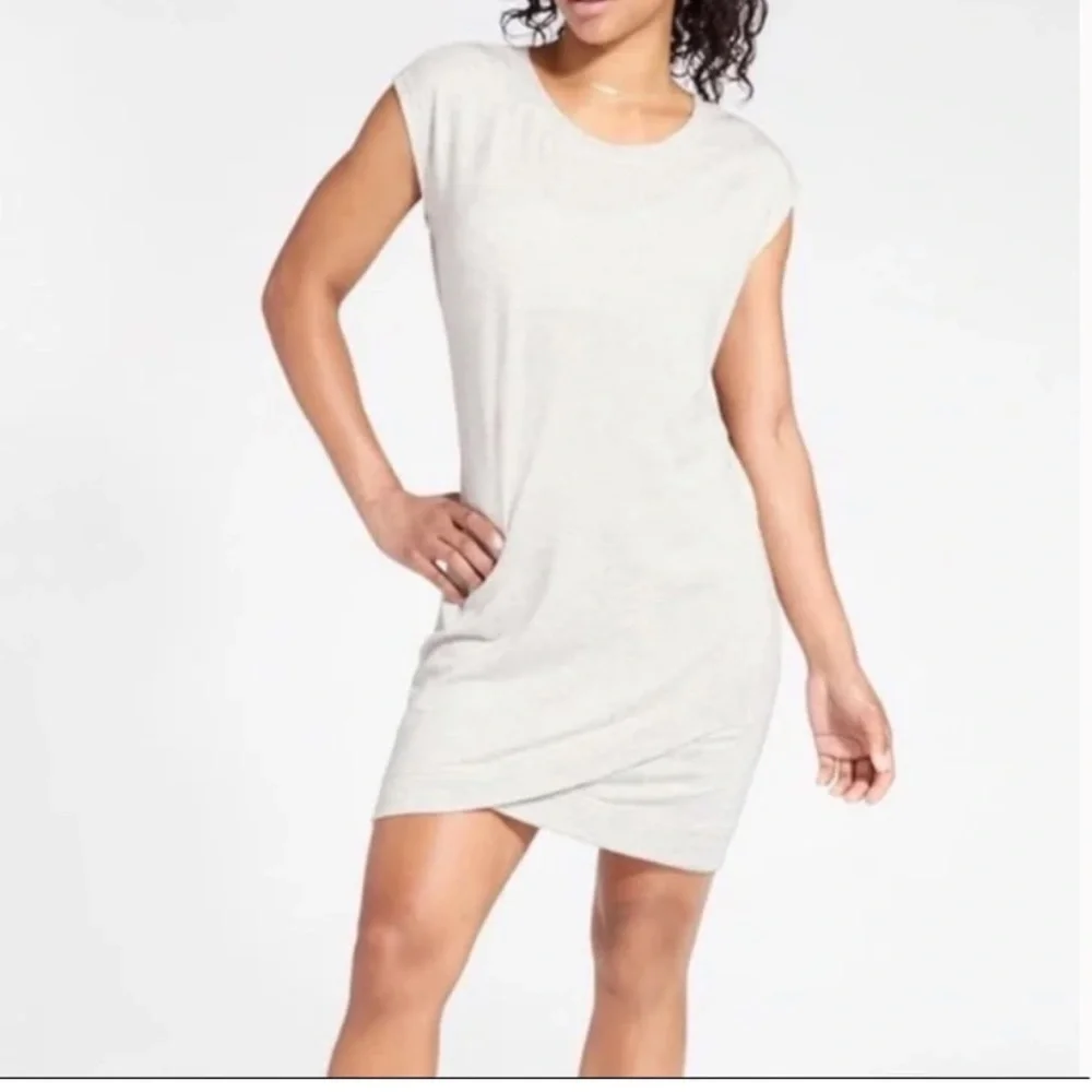 NWT Athleta rich‎ green short sleeve cross cross dress. Size small.